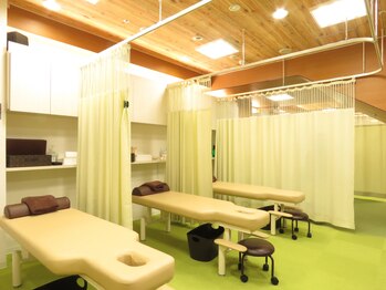 ぷらす鍼灸整骨院 TOKYO/施術ベッド