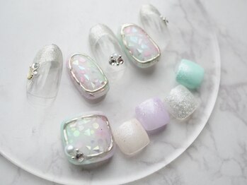 カトルナフ(quatre fois neuf)/オーロラカラーのお揃いネイル