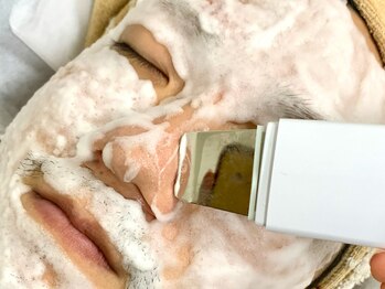 エサージュオム 新宿店の写真/皮脂の汚れや毛穴の開き改善!アイブロウ(眉毛)+小鼻クレンジング8250円[新宿駅3分のアイブロウサロン]