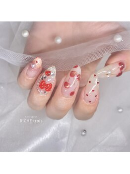 リッシュ トロワ(RICHE trois)/チェリーネイル