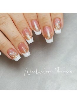 フリージア(Freesia)/キラキラのラメがポイント