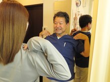 再発防止のために自宅で出来る簡単で効果的なストレッチを指導。