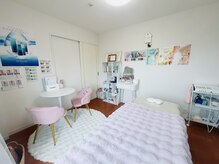 キハナ アンド ココ(Kihana&Coco)の雰囲気(優しいピンクと白を基調にした、ふんわり落ち着く空間)