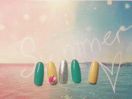カラフルな夏ネイル