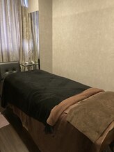 パルファム/大き目のベッドで個室施術