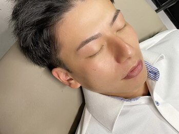 バジー バイ ディーアンドティー(Buzzy by D&T)の写真/メンズ眉毛専門店★20時まで営業まで営業しているので、仕事終わりの方にも◎お得なクーポンご用意◎