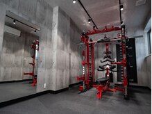 最新のマシーンを導入！完全個室なのに広いトレーニングルーム！