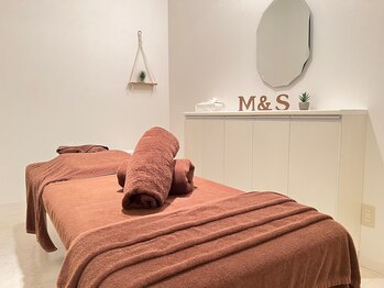 エム アンド エス(M&S)/施術ベット