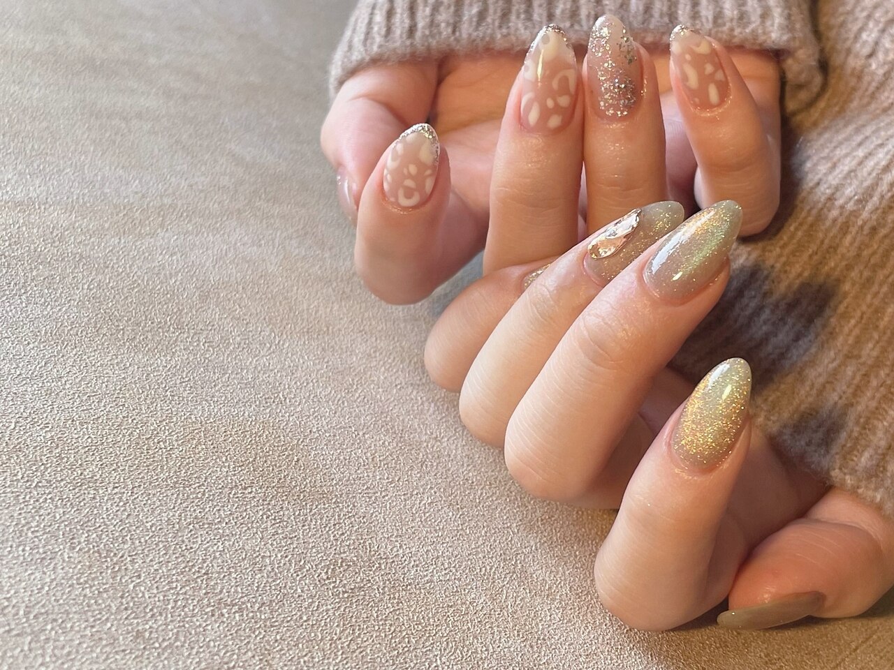 お値下げBUYMAゴールドガラスドレッサーセット/サロンエステマツエクネイル まつげエクステアンドネイルサロン アモル 恵比寿店(Amor