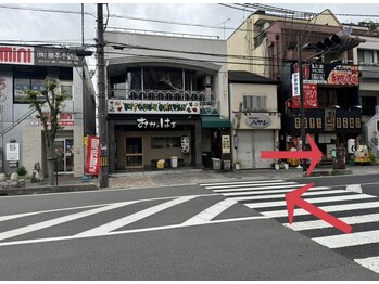 たき鍼灸接骨院/４　道路を渡る