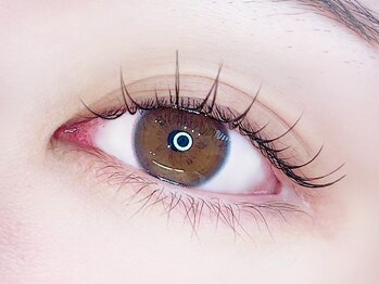 ヒビ(hibi)の写真/トレンド「ナチュラルに盛れる」を叶える。顔に馴染むデザイン提案が評判◎ナチュラル派の方に特におすすめ