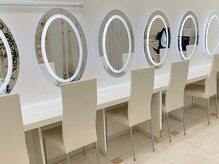 シーボン 津田沼店の雰囲気(明るく広々とした開放的なサロン空間。初めての方も通いやすい)