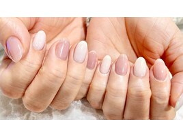 ちぐはぐふんわりネイル