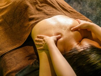 プラチナムアロマ 近鉄八尾駅前店(PLATINUM AROMA)の写真/【国家資格保持者監修】高技術x本格施術で首,肩,腰の疲労解消◎オプション付き全身アロマ70分¥7,900