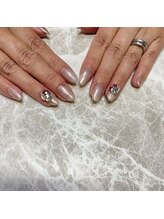 ビビ(VIVI)/Vカットストーン