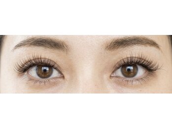 アイラッシュアライア(eyelash Alaia)の写真/ナチュラルなのにしっかり盛れる、大人の目元へ♪自然なのに印象UP♪大人女性に人気の上品アイラッシュ