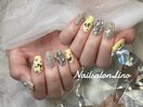 黄色ネイル