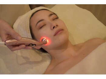 ウルル 銀座本店(ULULU)の写真/【美白・美肌脱毛】脱毛システムで繊維芽細胞を刺激し、コラーゲンを生成、毛穴を引き締め肌質改善にも◎