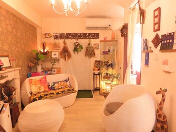 ビューティーアンドデトックスサロン ウェリナ(Welina)/店内は大好きなお花で癒される