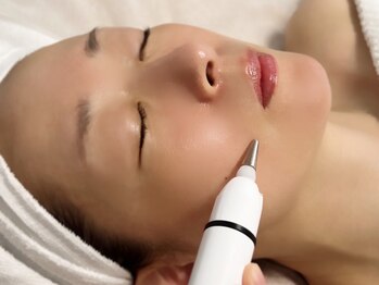 隠れ家サロン プレジールの写真/【リピーター様続出】最新機器プラズマで大人の毛穴を改善。お肌のハリツヤもUPで、鏡を見るのが楽しみに。
