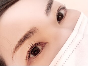 シャルム 新宿西口店の写真/【新宿西口/NEW OPEN】似合わせまつ毛パーマ・アイブロウケア専門/大人気店★落ち着いた店内でゆったり施術