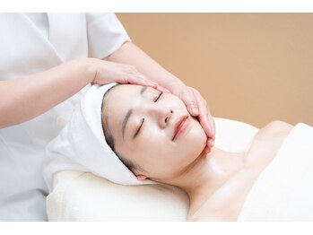 ポーラ センター北駅前店(POLA)/リフトアップ技術でツヤ肌小顔へ