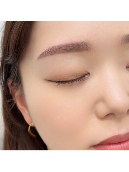 エムズ(m's)/メイクや髪色に合わせて眉メイク