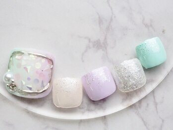 カトルナフ(quatre fois neuf)/アイスカラーのフットネイル