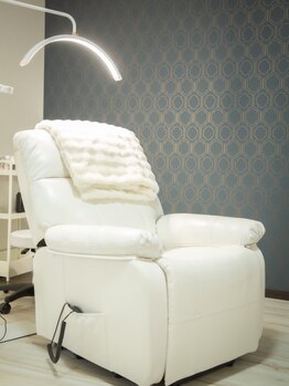 エメ(aimee)の写真/【志布志/夜22時まで営業★】お仕事帰りやひとり時間に“大人かわいい”目元が手に入るご褒美サロン♪