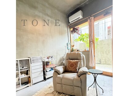 トーン(TONE)の写真