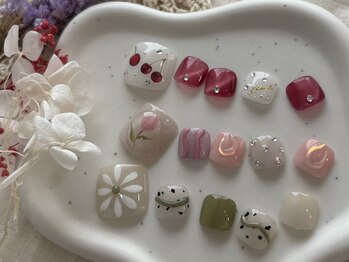 ビネイル(BINAIL)の写真/夏に向けて理想の足元に！好きなデザインがきっと見つかる♪お仕事/家事でハンドネイルが出来ない方にも◎