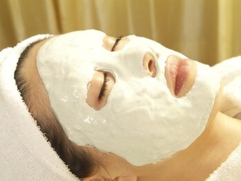ラファアイランド 小倉守恒店の写真/《潤いフェイシャルプラス》紫外線・乾燥・メイクetc…ダメージを受けたお肌を優しく丁寧にいたわるケア◎