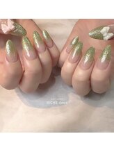 リッシュ ドゥ(RICHE deux)/グリーンラメのグラデネイル