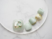 カトルナフ(quatre fois neuf)/パステルグリーンのフットネイル