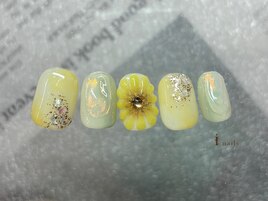 ニュアンスひまわりネイル