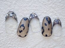 カトルナフ(quatre fois neuf)/大人シックな宝石フレンチネイル