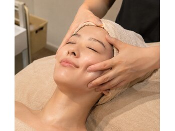 ピュアハリの写真/40代からのフェイスライン下がり感に。小顔印象へ導く美容鍼