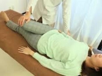 はるかぜ療術院/太ももの施術風景！