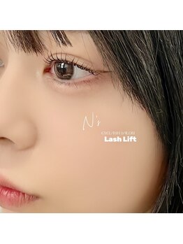 エヌズ(N’s)/細めの束で、繊細に目元を盛る