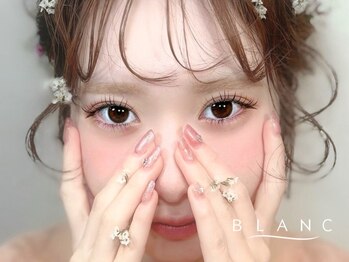 アイラッシュサロン ブラン 明石ビブレ店(Eyelash Salon Blanc)の写真/【眉毛WAX(韓ドル風)×束感まつげパーマ】SETで¥1100オフ!顔のバランスを考慮したデザイン提案で完璧目元に