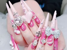 モモアネイル(MomoA nail)の雰囲気（ゴテゴテ付け放題）