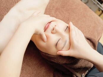 佳園の写真/≪完全個室≫土台である頭蓋骨から小顔矯正♪顔の左右差/食いしばり改善に!独自の美容矯正で効果も長持ち◎