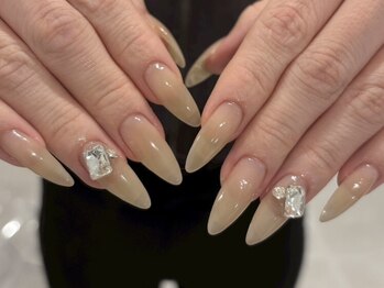 ビー 十日市(bii)の写真/【持ち込みOK＊】長さ出しで指先を美しく魅せる、すらっと美爪に♪爪が薄い方や亀裂でお困りの方にも◎