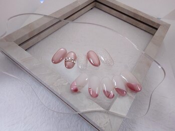 ディバイン ネイルズ(DIVINE NAILS)の写真/抜け感ある大人可愛いデザイン＆300色以上のカラーで何度でも見返したくなる指先に。美爪ケアで仕上がり◎