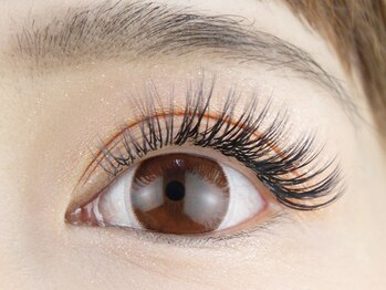 リーベアイラッシュ 東久留米店(Liebe eyelash)の写真/＜3Dボリュームラッシュ400本￥7100＞目ヂカラUPの好印象アイが叶う♪複数本束になった極細毛を装着!