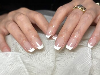 サロンドフォーエイチ(salon de 4H)/白フレンチネイル♪