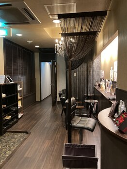 パルファム/サロン内