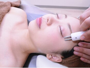 リンパケア専門店アンジーの写真/《今から始める紫外線ケア》次世代低周波ペンで気になるシミをピンポイントでケア◎長年悩んでいるシミにも