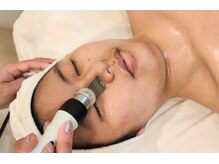 ディープクレンズジェルと超音波振動で毛穴の黒ずみや角栓を洗浄