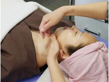 おおむら鍼灸接骨院/表情筋をほぐす